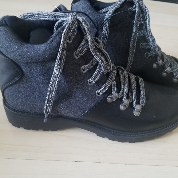Women's Hiking Boots - Picture 4 of 5